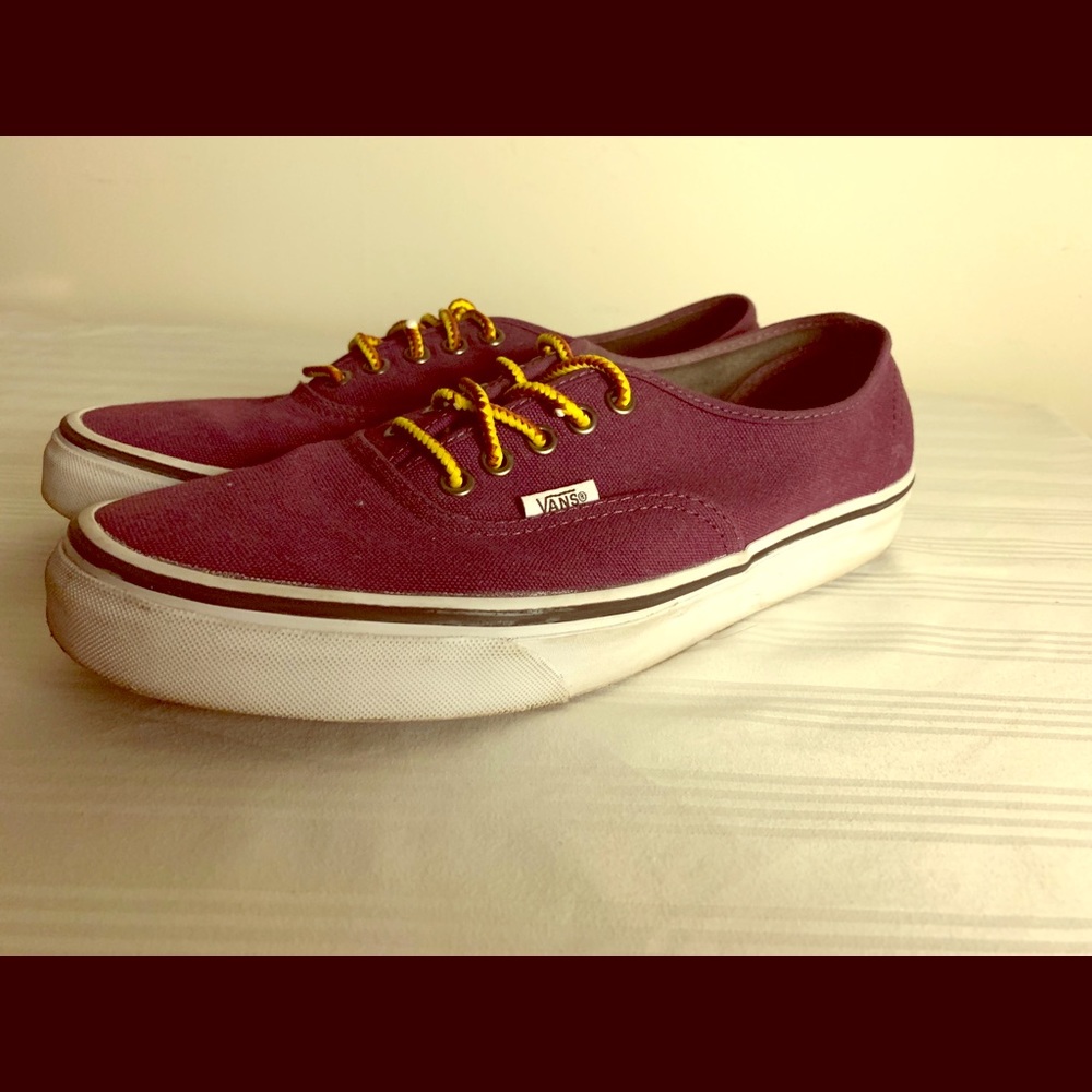Men’s size 9 maroon VANS